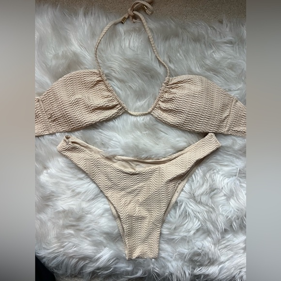 Monday Swimwear Bikini - Picture 1 of 2